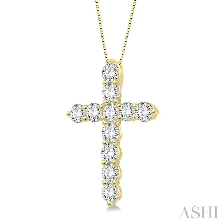 1/2 Ctw Round Cut Diamond Cross Pendant in 14K Yellow Gold with Chain