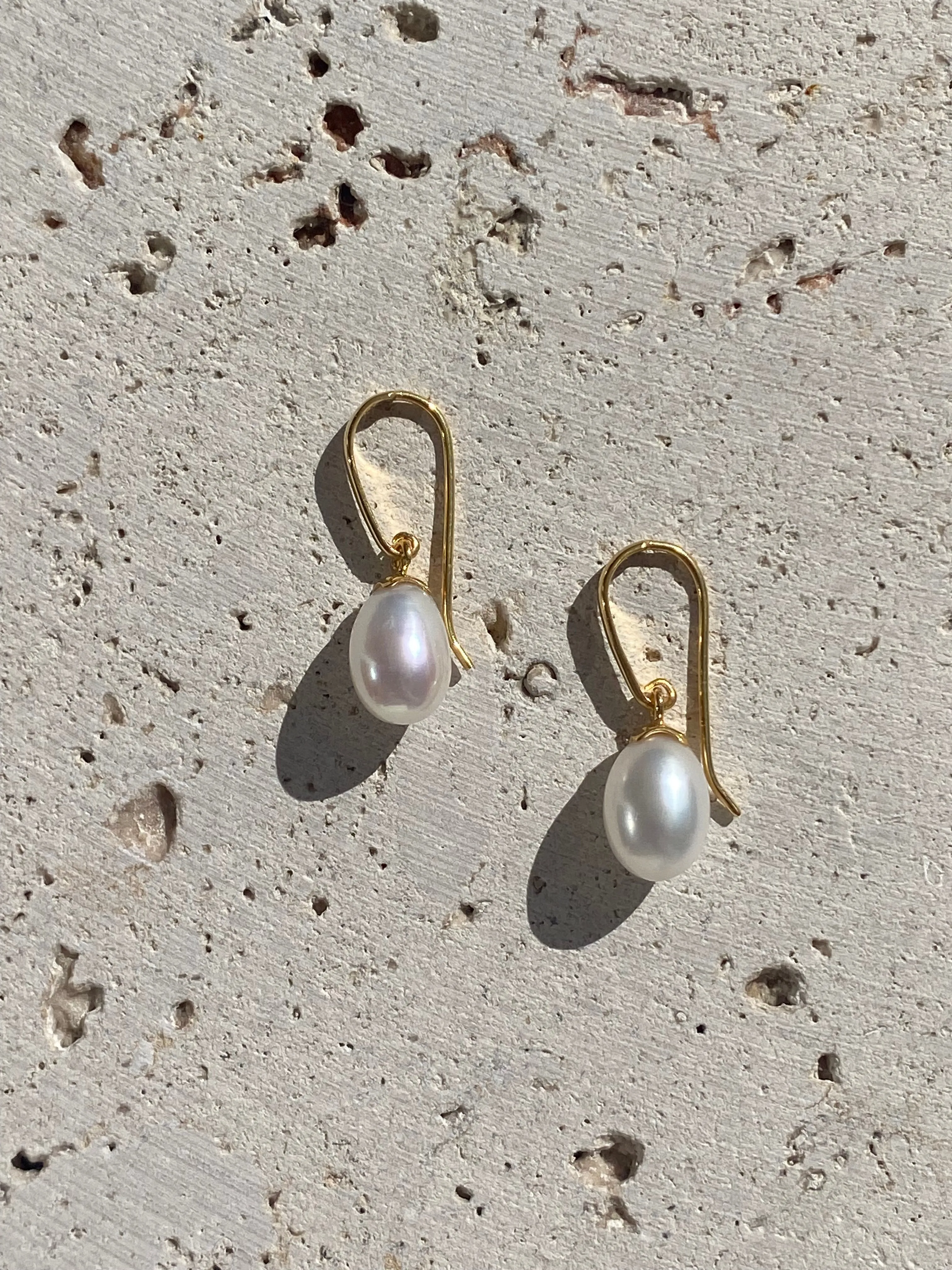 Allure Pearl Hooks Gold