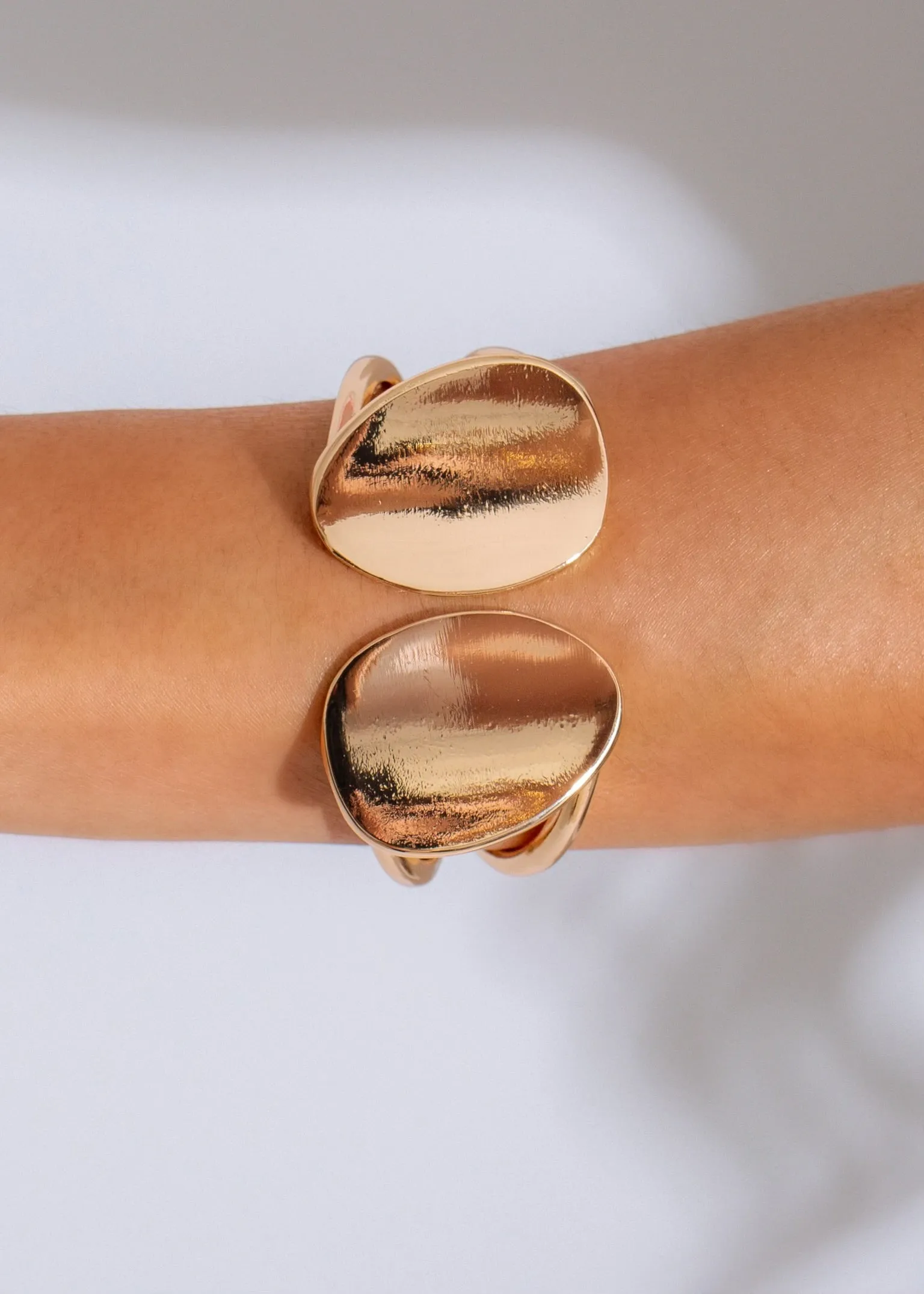 Bold and Beautiful Bracelet Gold