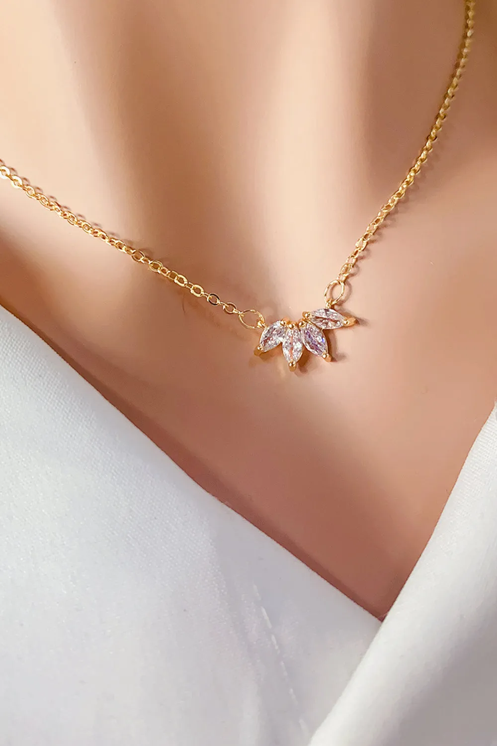 Leaf Pendant Rhinestone Necklace