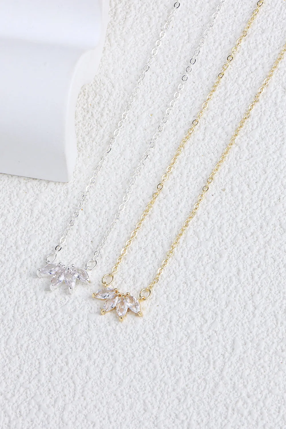 Leaf Pendant Rhinestone Necklace