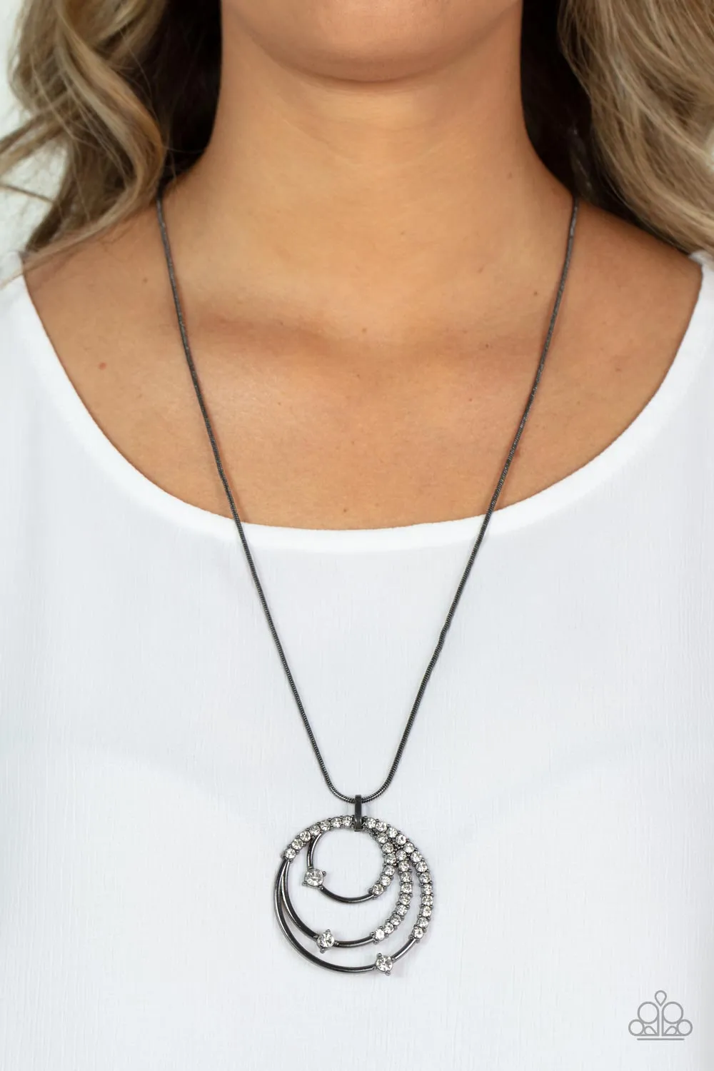 Necklaces Ecliptic Elegance - Black