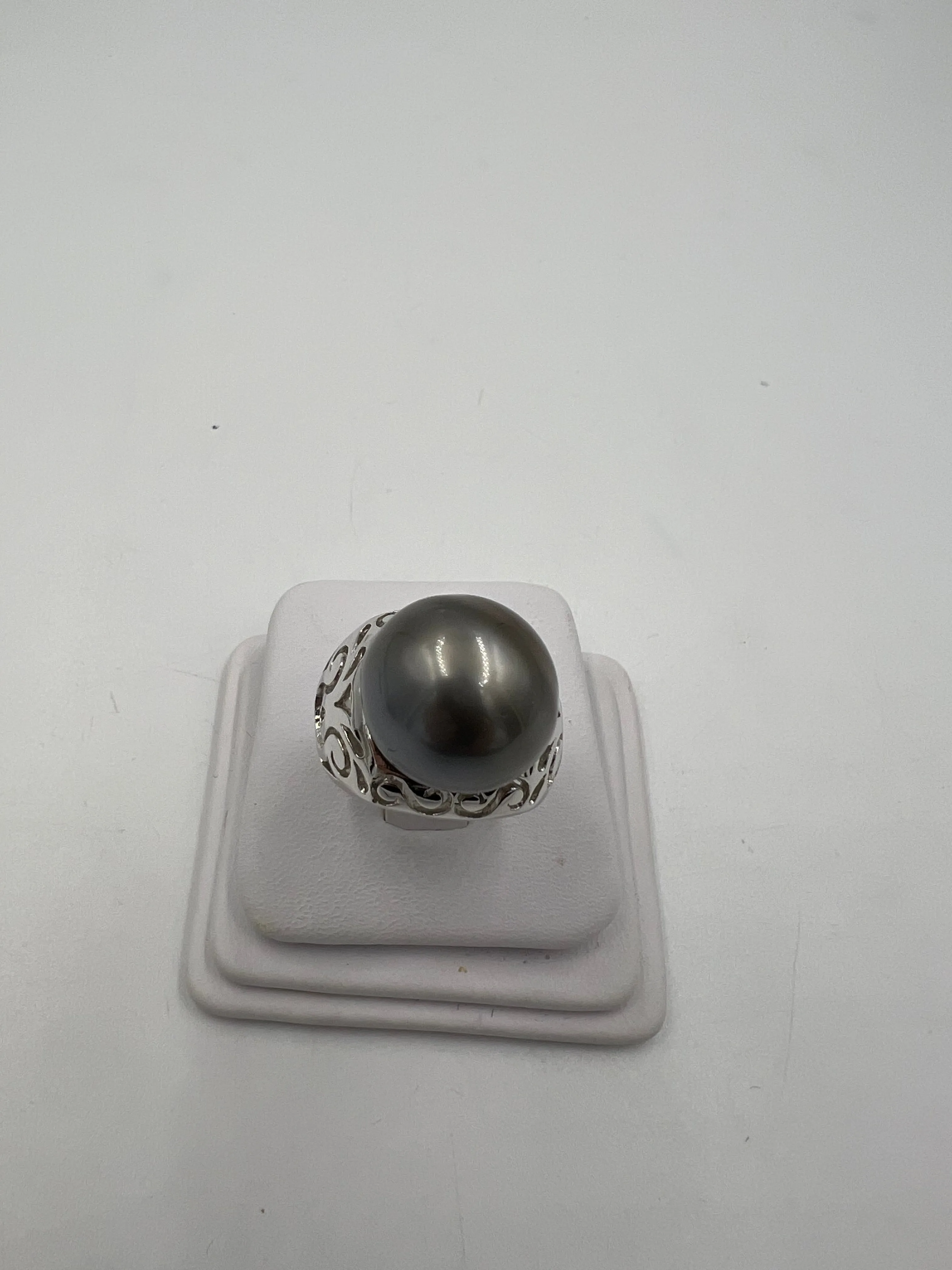 Silver Grey 15.75mm Tahitian Pearl White Gold Ring