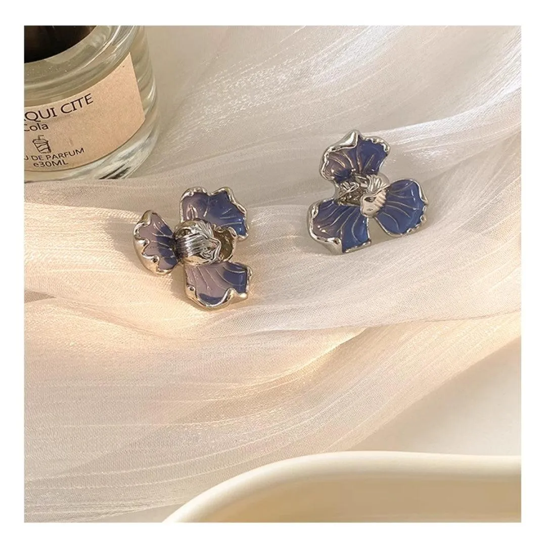 White Gold, Blue Quartzite Quartz and Brown Diamond Flower Stud Earrings