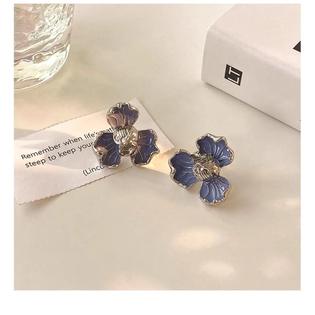 White Gold, Blue Quartzite Quartz and Brown Diamond Flower Stud Earrings